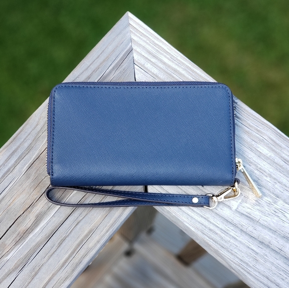 ⚠️LAST 1⚠️ Michael Kors Jet Set LG Phone Wristlet - Picture 2 of 5